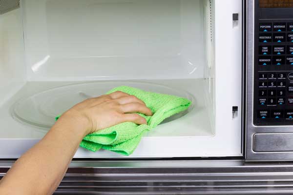 cleaning the microwave | Lookout Pest Control